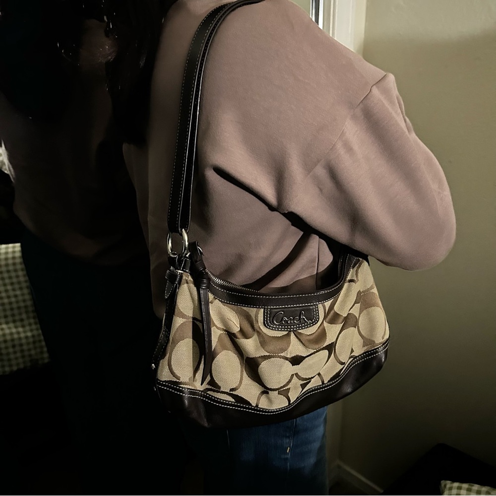Coach Vintage Brown and Tan Signature Shoulder Bag - Picture 15 of 16
